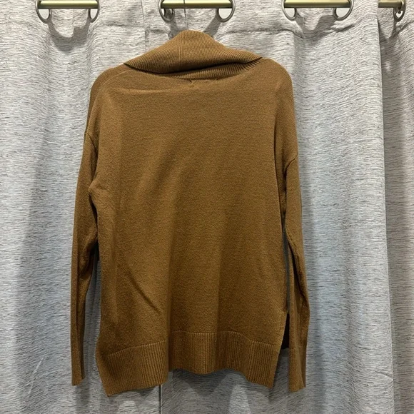🚨2/$10‼️Banana Republic Sweater - Picture 7 of 7